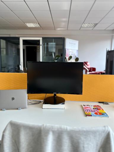 Thumbnail-Zentraler FlexDesk in Hennef – ab sofort verfügbar 1 Monat Laufzeit Netzwerken