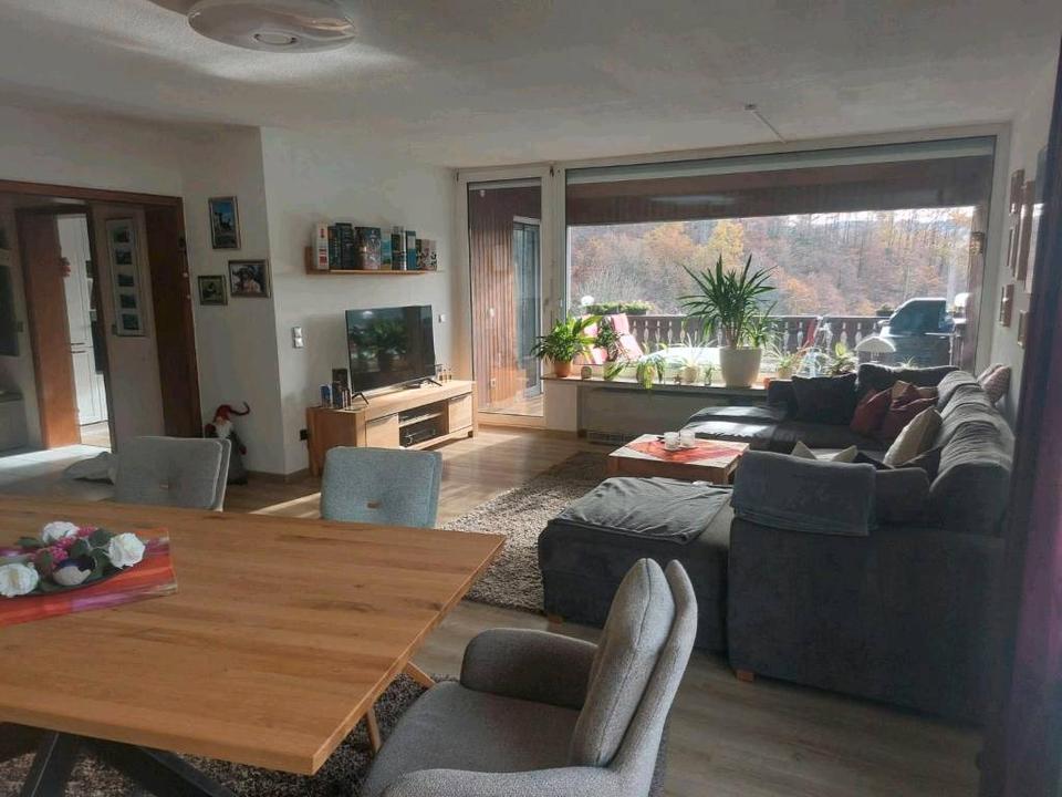 Thumbnail-geplegte Hauptwohnung im Drei- Familienhaus im Netphener OT