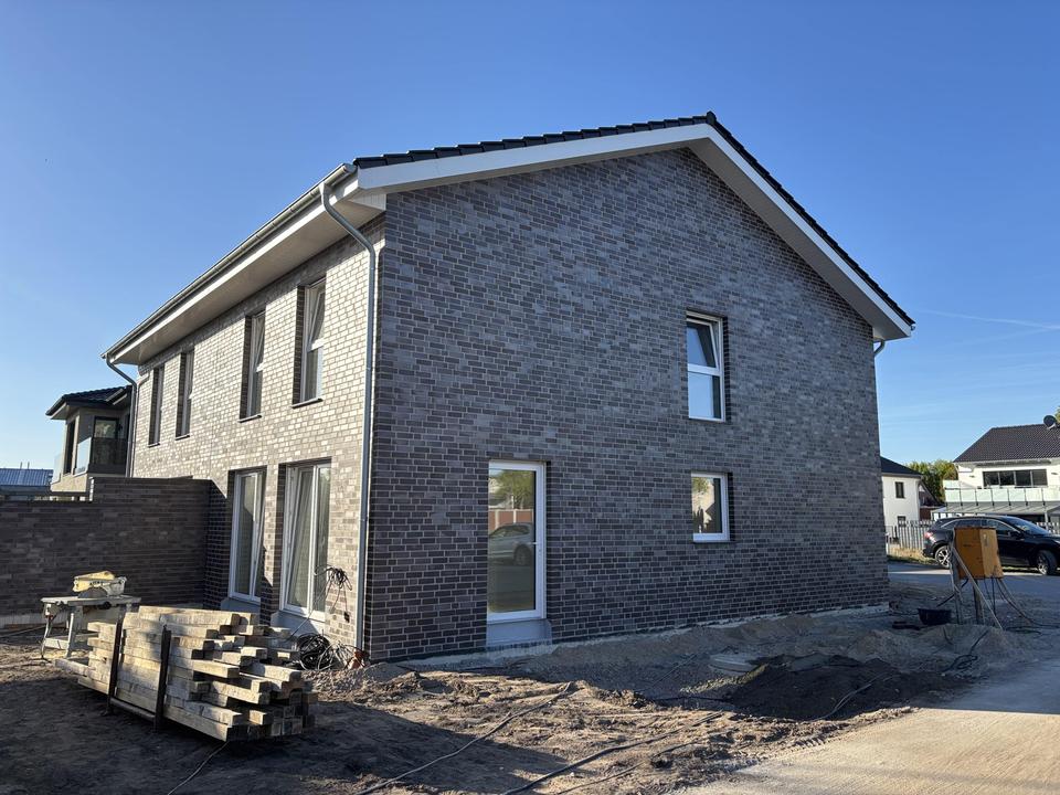 Thumbnail-Erstbezug! Moderne Doppelhaushälfte in KFW-40-Standard mit Garten und Garage!
