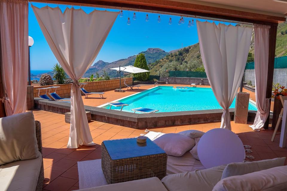 Thumbnail-Privates Poolhaus bei Taormina noch frei im August