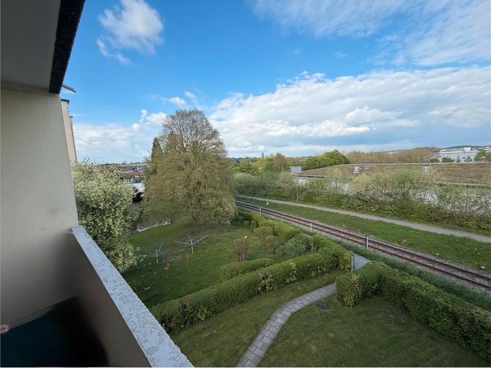 Thumbnail-4-Zimmer-Wohnung 88 m' Einbauküche und Stellplatz inklusive