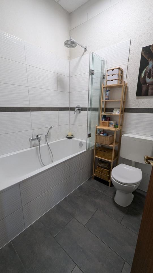 Thumbnail-Schöne 3,5 Zimmer Wohnung mit riesigem Dachgeschoss und Garage