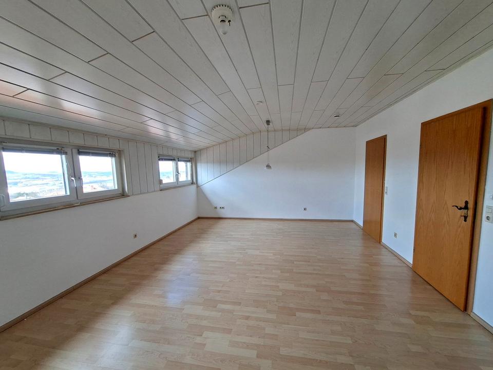 Thumbnail-3-Zimmer-Dachgeschosswohnung mit Fernblick in Sinsheim-Steinsfurt