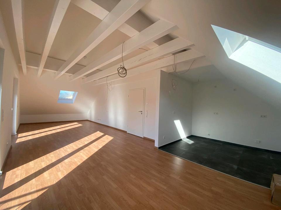 Thumbnail-4-Zimmer-Dachgeschoss-Wohnung