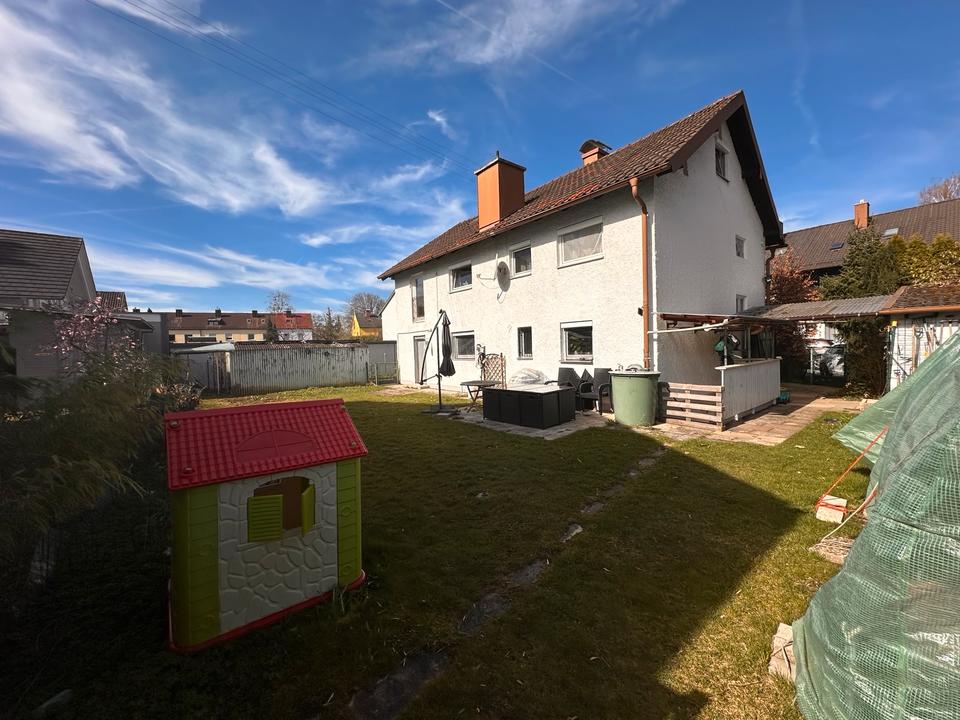 Thumbnail-Charmantes Zweifamilienhaus mit großem Garten in ruhiger Lage