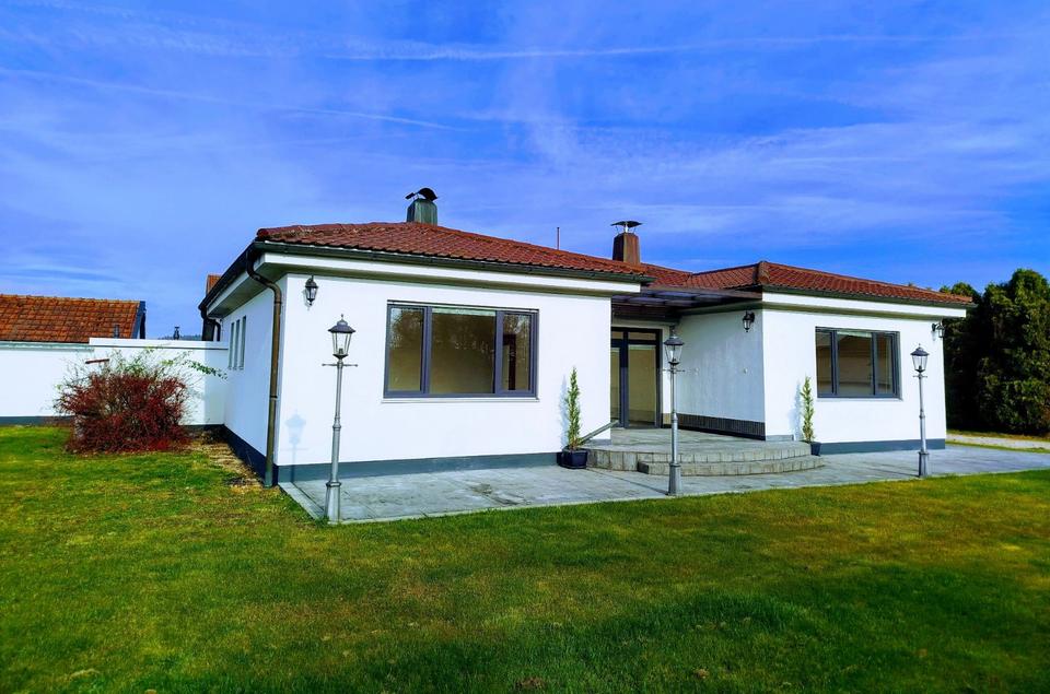 Thumbnail-Freistehender Bungalow mit Nebengebäude auf ca. 2.000 qm Grund