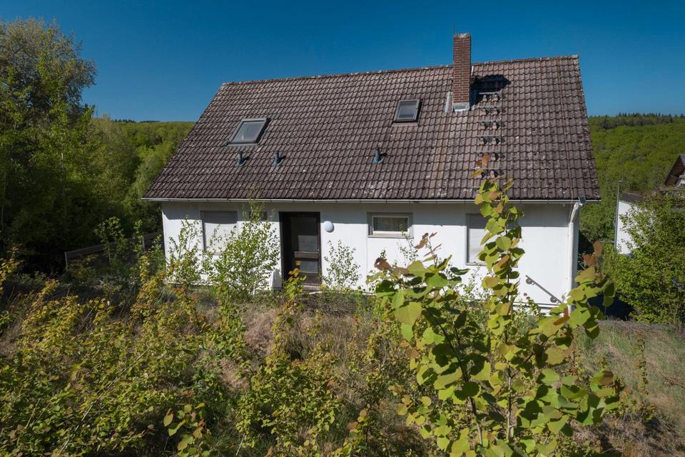 Thumbnail-Freistehendes Einfamilienhaus mit großem Grundstück am Waldrand