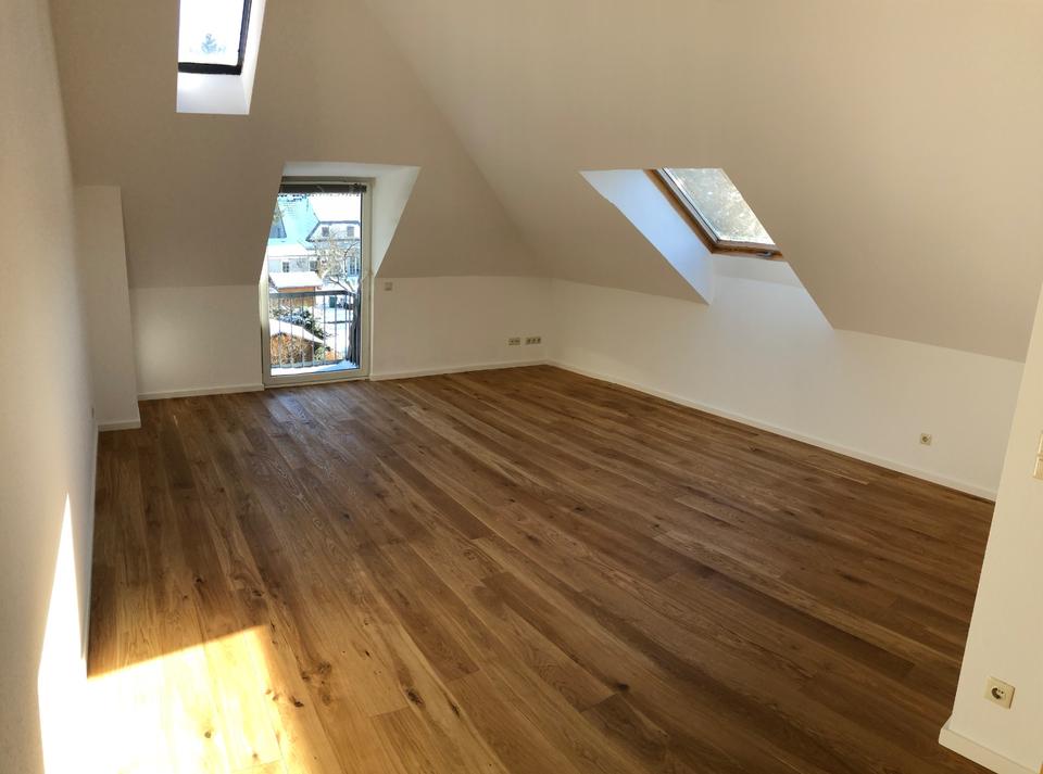 Thumbnail-Helle Dachgeschosswohnung mit franz. Balkon und Stellplatz