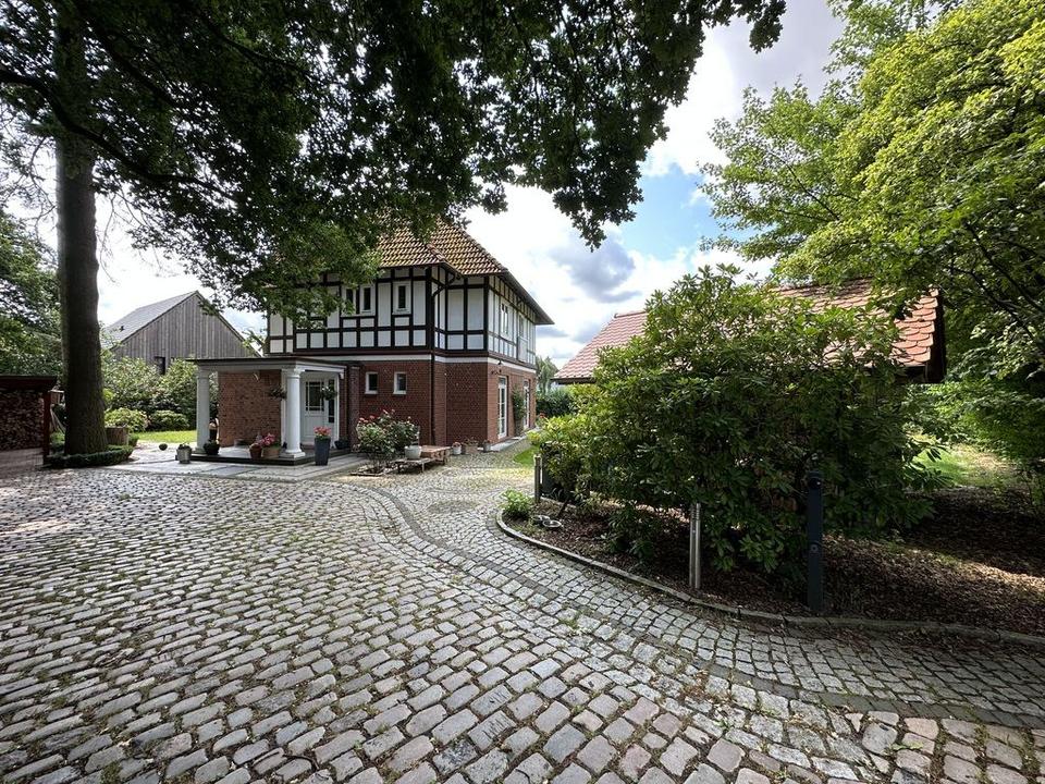 Thumbnail-Charmantes Einfamilienhaus (8 Zi.) in Bargteheide, frisch saniert