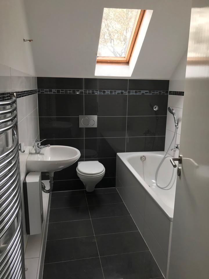 Thumbnail-4,5 Zimmer Wohnung Dachgeschoss WHG renoviert ! Ab sofort 90qm