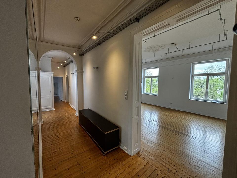 Thumbnail-Altbau-Charme pur: 4-Zimmer-Wohnung mit Dielenboden & Stuckdecken