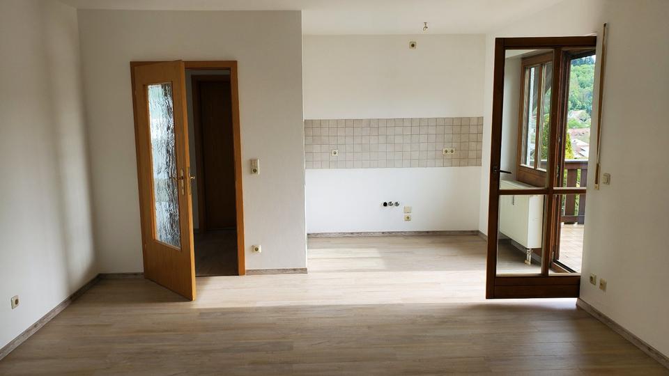 Thumbnail-kleine 2 Zi-Whg mit großer Ausicht vom Balkon im DG