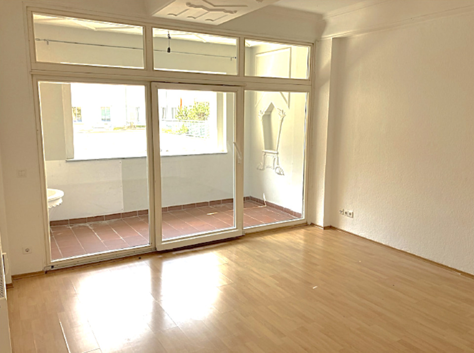 Thumbnail-Helle Jugendstil 2-Zimmer Wohnung mit Loggia, 1. OG