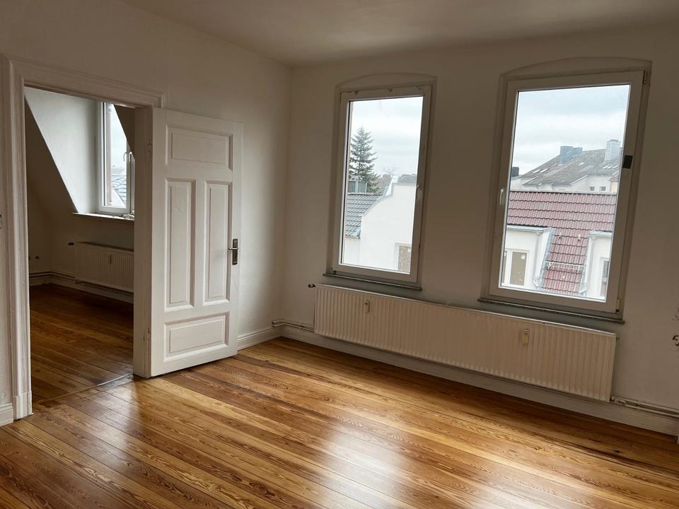 Thumbnail-Renovierte 2 Zimmer-Dachgeschosswohnung in der Warmsdorfstr. NMS!