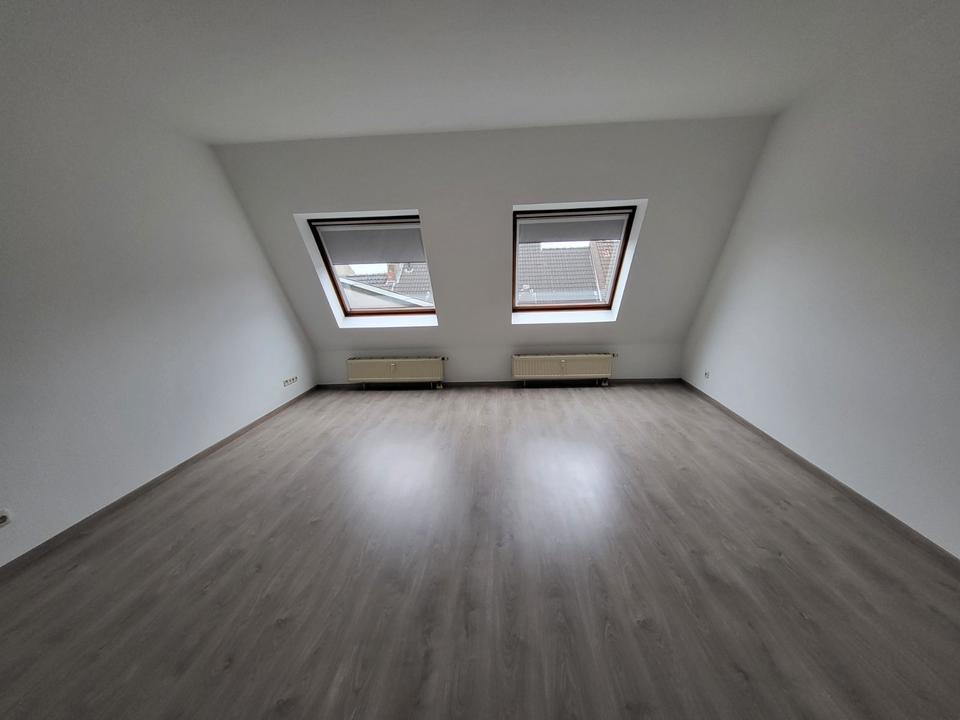 Thumbnail-Renovierte 2-Zimmer-Dachgeschosswohnung im Zentrum von Elsdorf