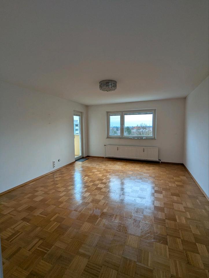 Thumbnail-Helle 3 Zimmer Wohnung mit Loggia in BogenhausenEngelschalking