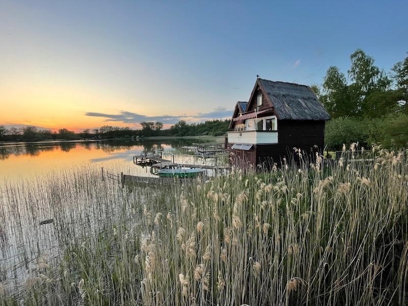 Thumbnail-Reetdach Bootshaus mit eigenem Steg von privat zu vermieten