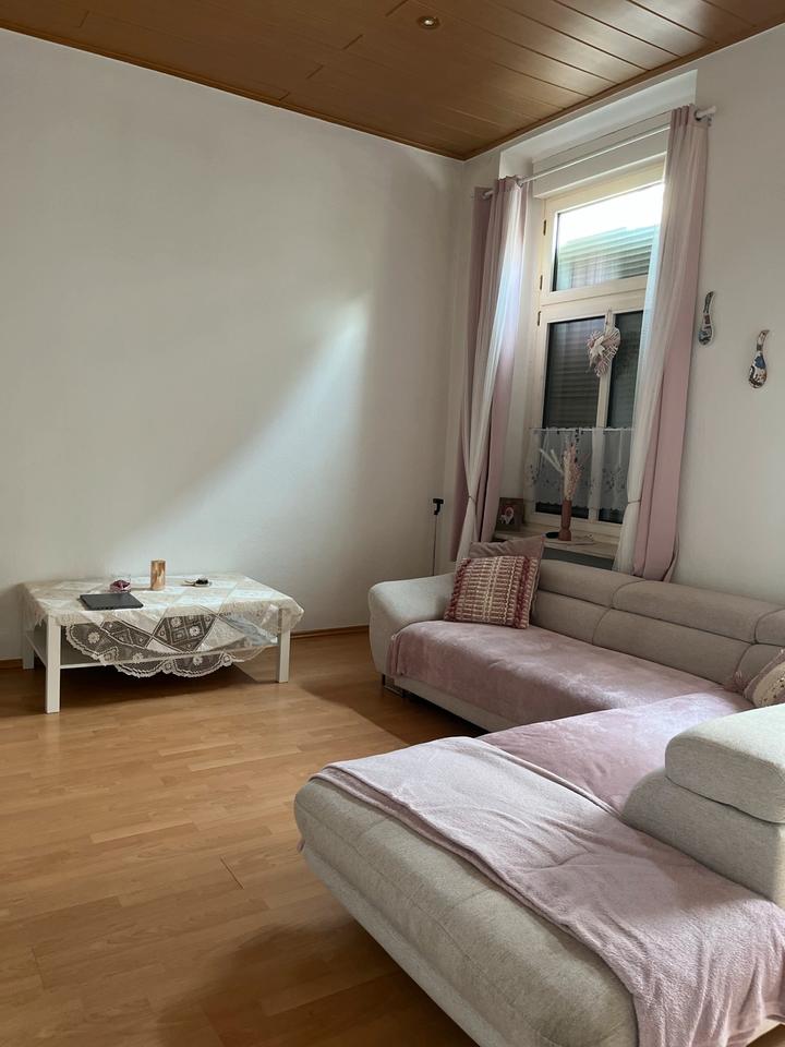 Thumbnail-Zwei freie Zimmern in einer großen Frauenwohnung zu vermieten