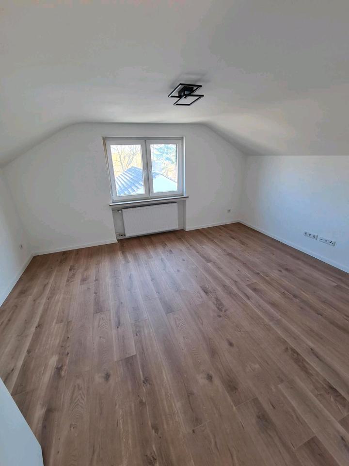 Thumbnail-Frisch renovierte 2 ZKB Dachgeschosswohnung