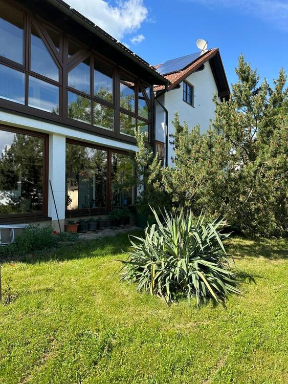 Thumbnail-Möblierte Zimmer mit Bad in einem ehemaligen Hotel