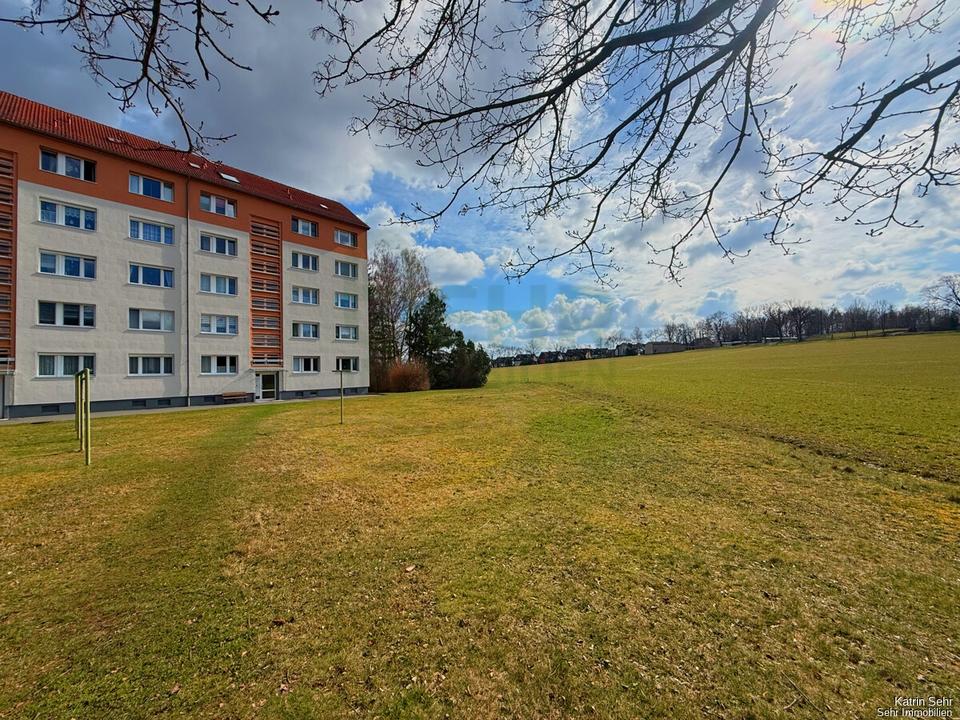 Thumbnail-*** 2 Raum Wohnung mit EBK und TOP Ausblick ***