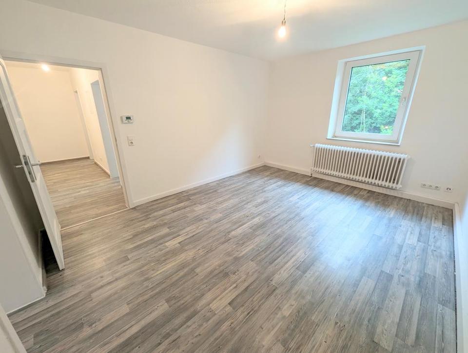 Thumbnail-**Ab sofort: Renovierte Wohnung mit modernem Tageslichtbad und eigenem Gartenabteil**