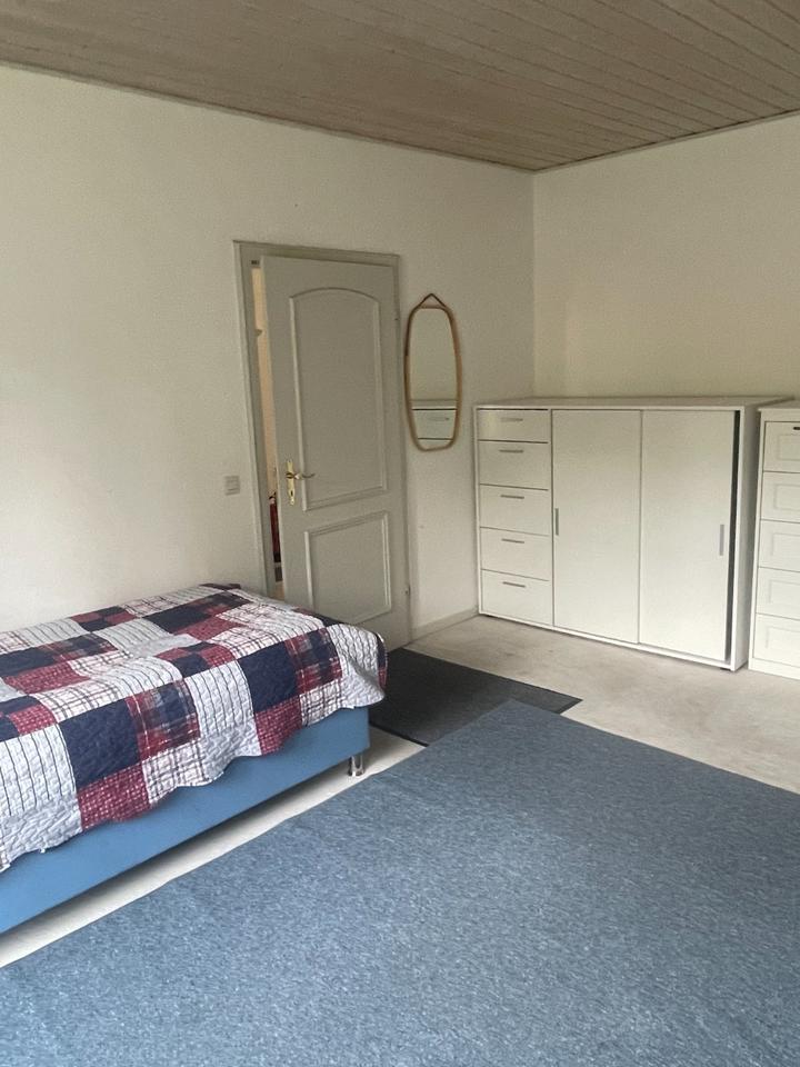 Thumbnail-Möbliertes Zimmer