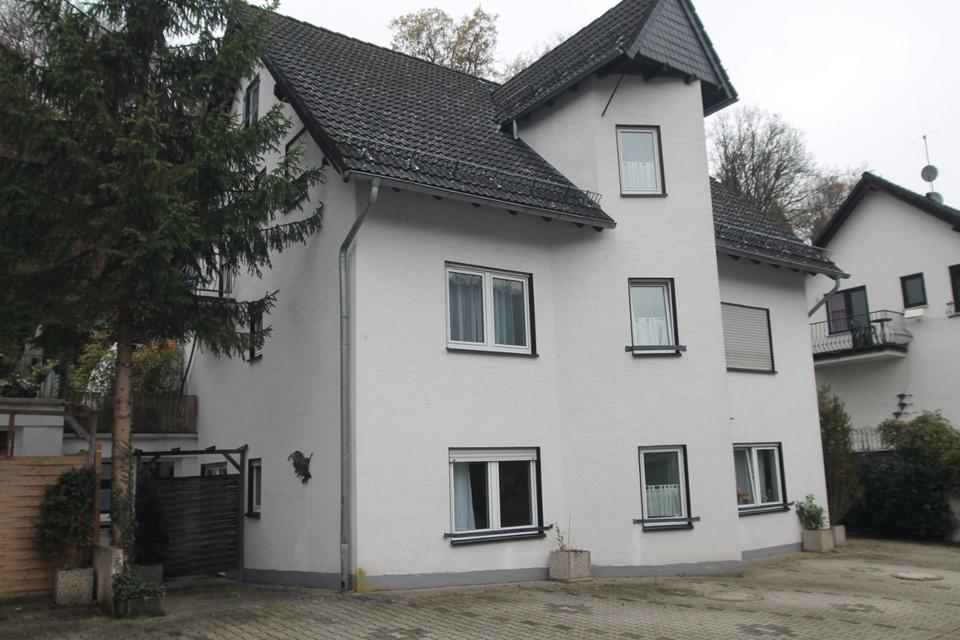 Thumbnail-2Raum-Wohnung Erdgesch. + Hinterzimmer + Terrasse. Küche optional