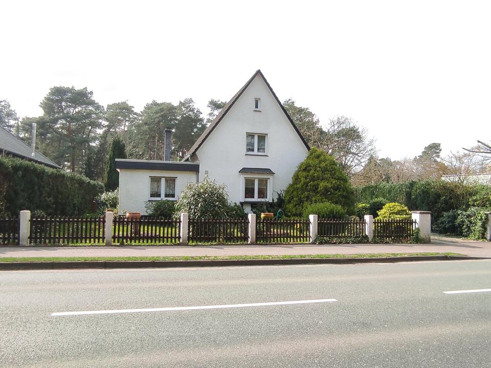 Thumbnail-idyllisches freistehendes Einfamilienhaus