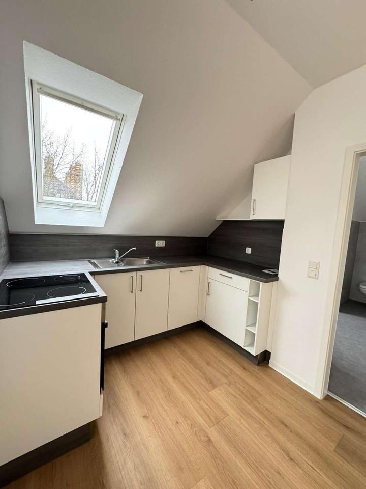 Thumbnail-helle Dachgeschosswonung: offene Küche mit neuer Einbauküche, Tageslicht mit WWM, große Zimmer