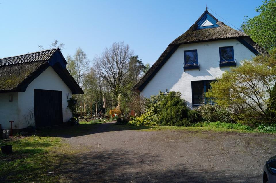 Thumbnail-Weißes Landhaus unter Reet, nahe Rastede