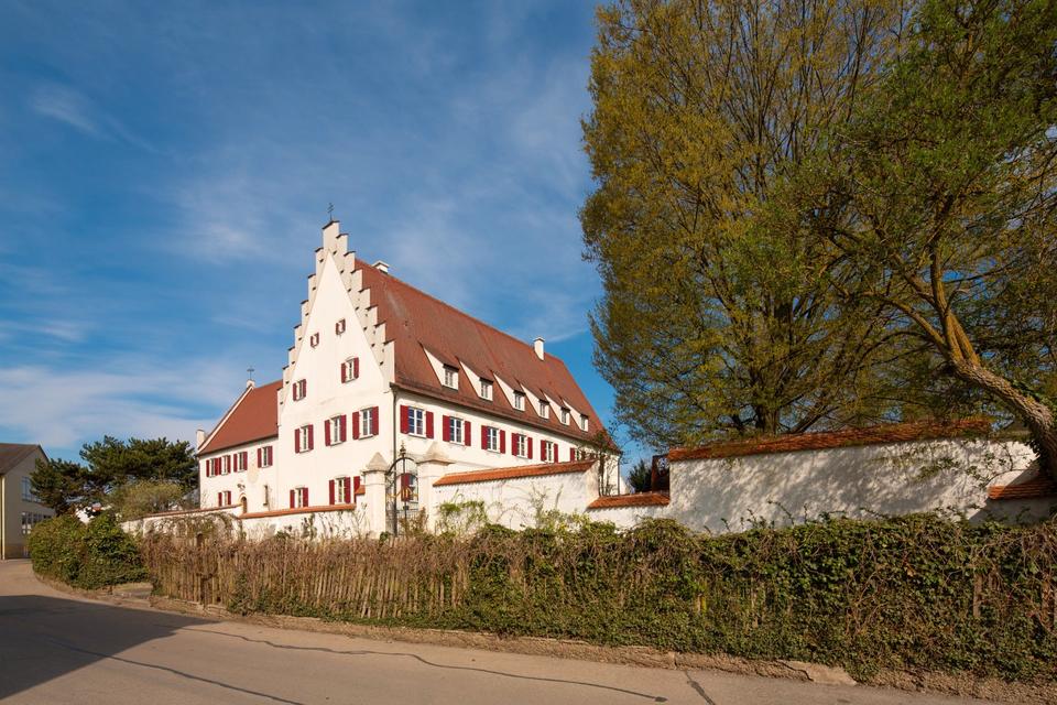 Thumbnail-1-Zimmer-Apartments in Senioren WG im Rosenschloss Gundelfingen zu vermieten