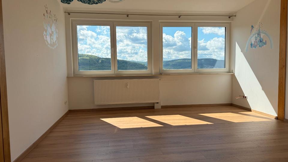 Thumbnail-Helle 3-Zimmer Dachgeschosswohnung mit EBK und Klimaanlage in Ebermannstadt