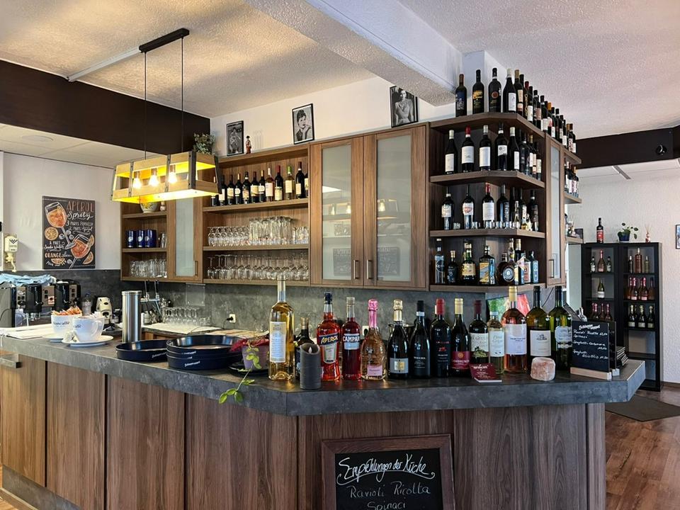 Thumbnail-Stilvolle Vinothek mit Gastronomiebereich in zentraler Lage