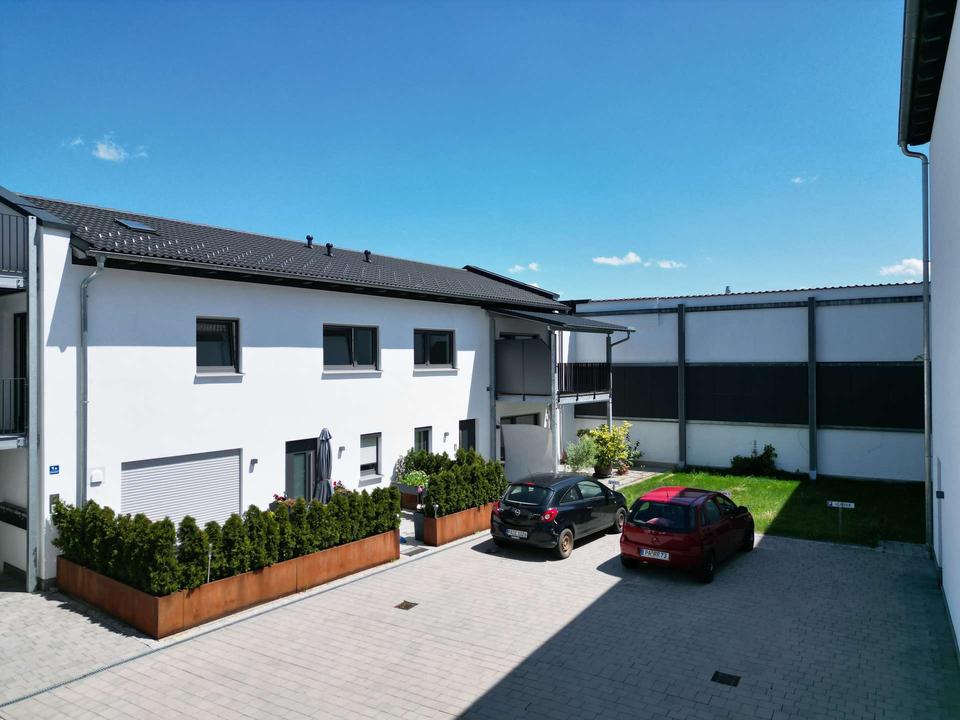 Thumbnail-Großzügiges Wohnen: neuwertige 3 Zimmer-Wohnung mit Balkon