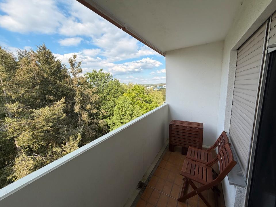 Thumbnail-Möbliertes Studio mit Balkon – 500€ warm, ab Juli