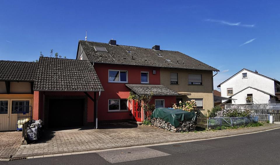 Thumbnail-Für Pferdeliebhaber von Privat: Großz. DHH mit 243 m² Wfl.Nfl.