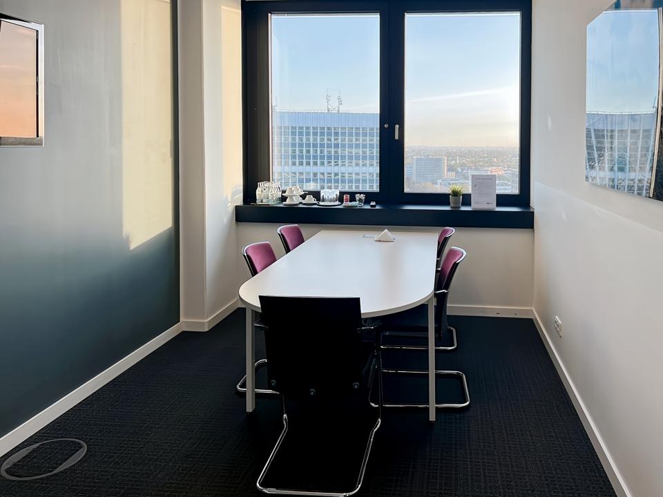 Thumbnail-Privater Büroraum für 4 Person in Regus Mundsburg Tower