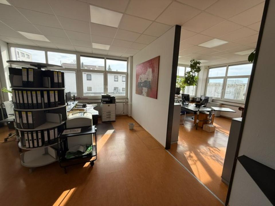 Thumbnail-Helle 60 qm Büro in Renningen klimatisiert 4 Stellplätze