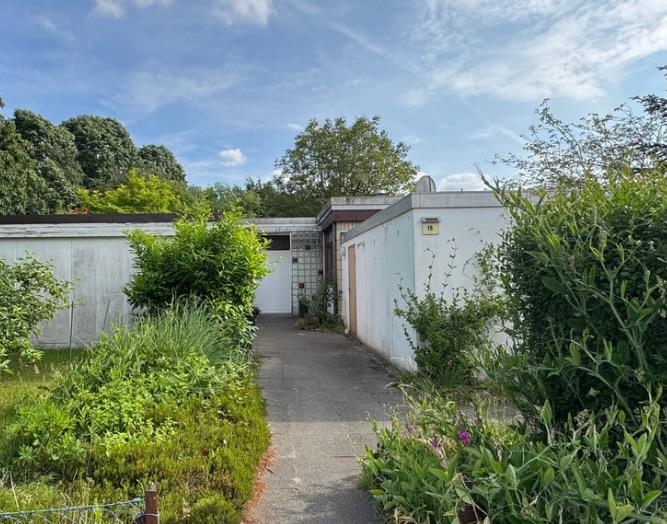 Thumbnail-Großes Grundstück mit Bungalow in ruhiger Lage in Suchsdorf