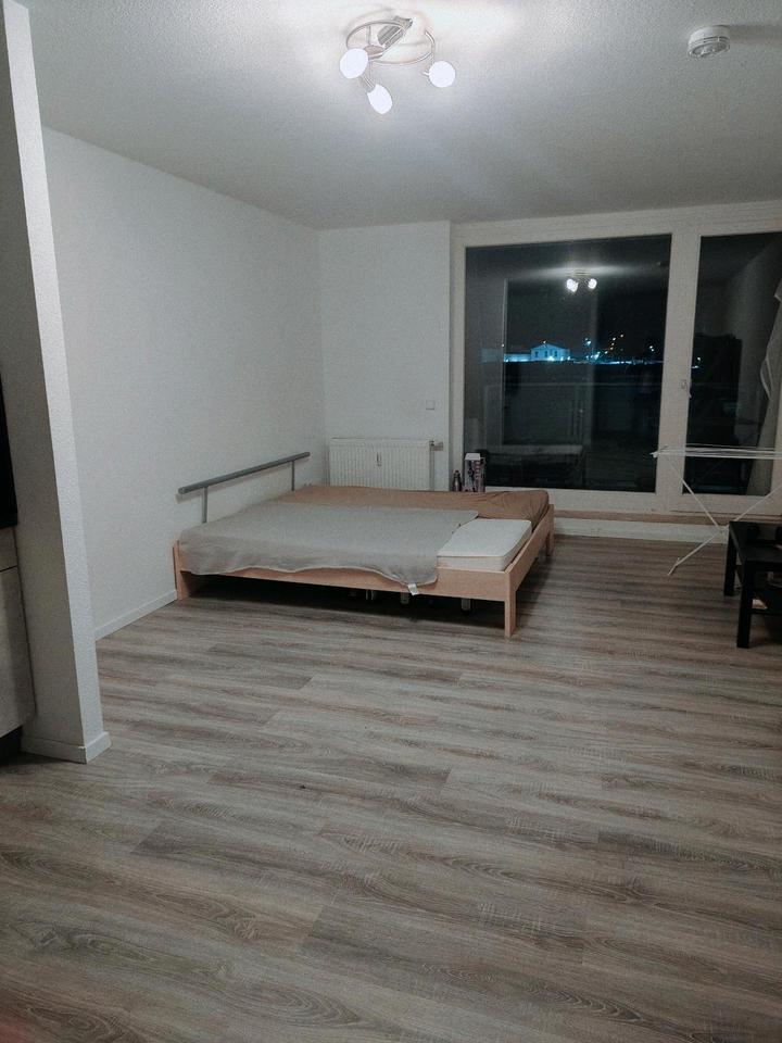 Thumbnail-Schönes möbliertes Zimmer mit Einbauküche