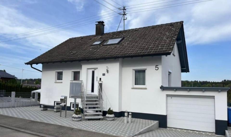 Thumbnail-Einfamilienhaus mit Garage und großem Doppelcarport in Königsheim