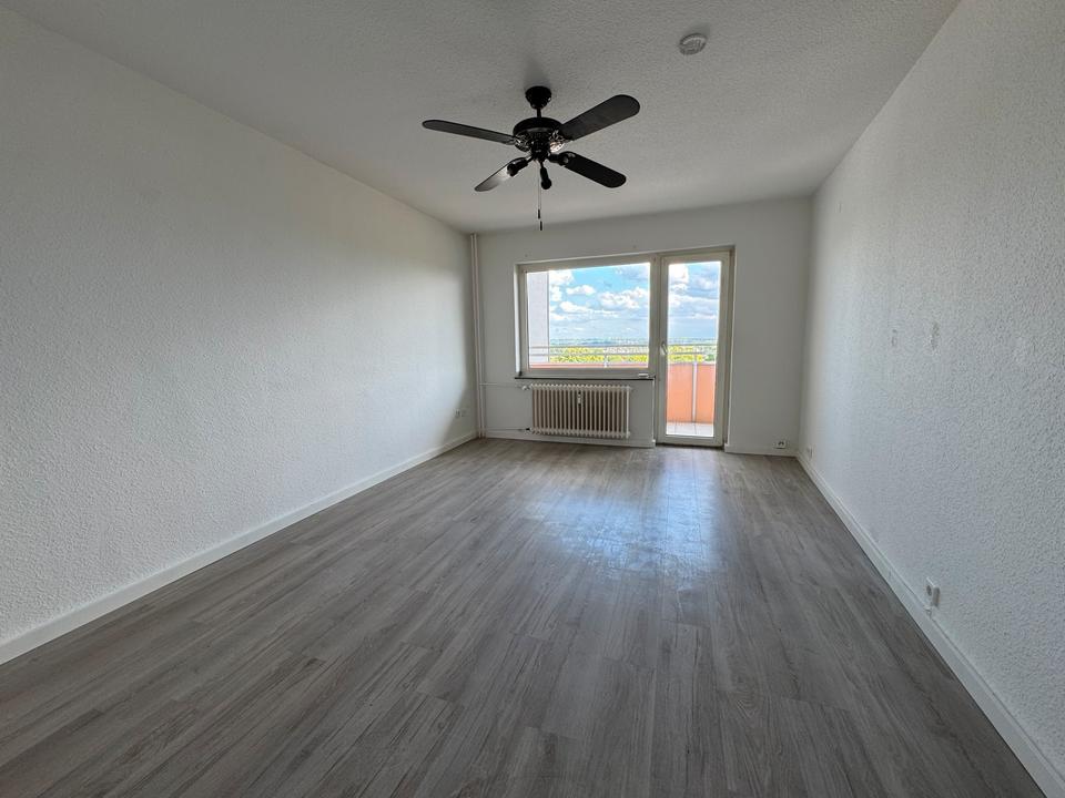 Thumbnail-Helle 2-Zimmer-Wohnung mit Balkon & Weitblick im 6. OG