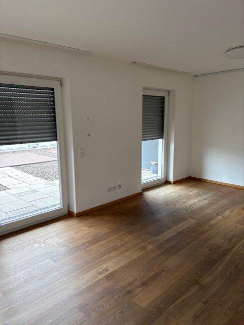 Thumbnail-Schöne 1-Zimmer-Wohnung mit Balkon, großer Dachterrasse und EBK