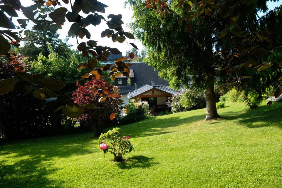 Thumbnail-Attraktives 1-2 Familienhaus mit traumhaftem Grundstück mit Pool