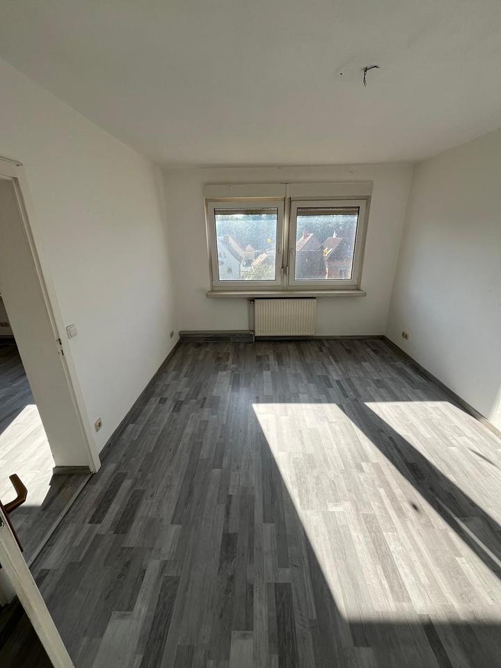 Thumbnail-SCHÖNE HELLE 2 ZIMMERWOHNUNG MIT EINBAUKÜCHE AB SOFORT VERFÜGBAR