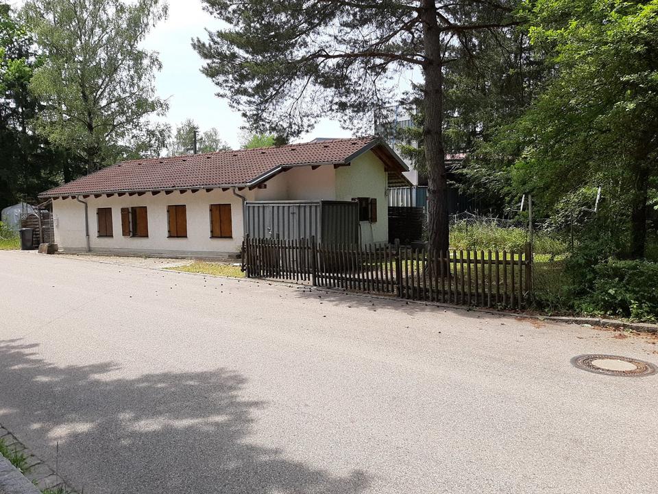 Thumbnail-Freistehendes kl. Einfamilienhaus im Gewerbegebiet Hohenbrunn