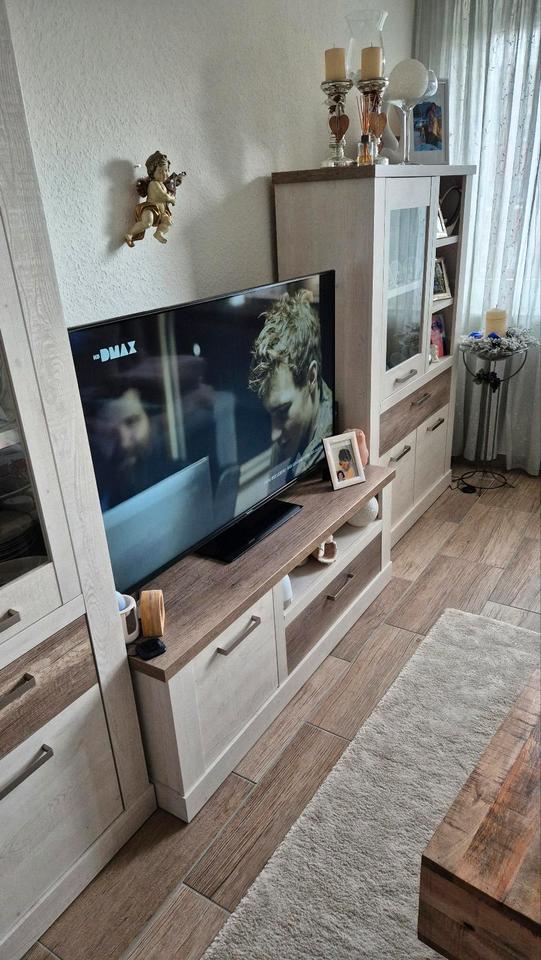 Thumbnail-Wohnung 2 Zimmer,Küche, Diele, mit neuem Bad und kleinen Balkon