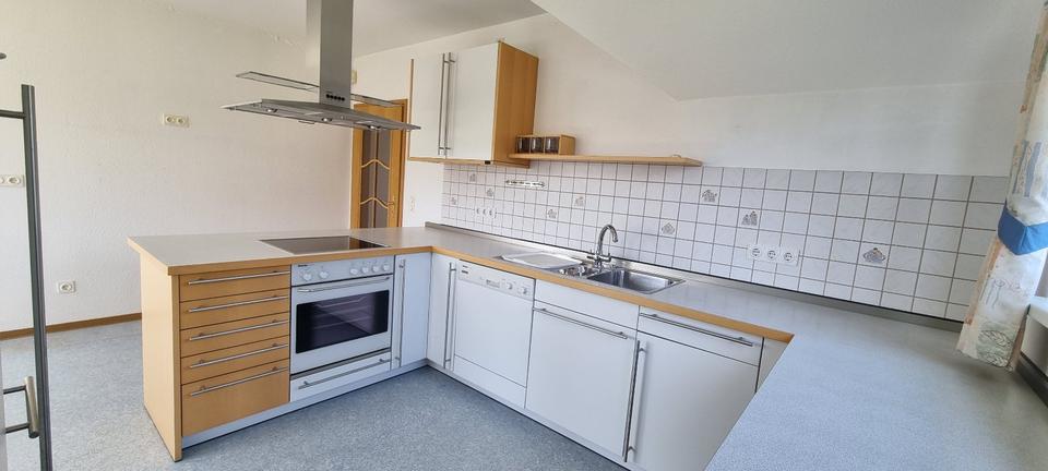 Thumbnail-Wohnung im 1. OG von Zweifamilienhaus mit EBK, Balkon und Garage