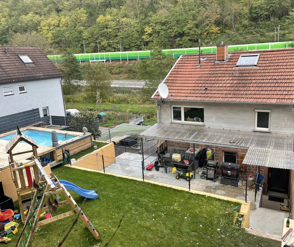 Thumbnail-Doppelhaushälfte + 3 Garagen + 547 m² Grundstück + Hausberg